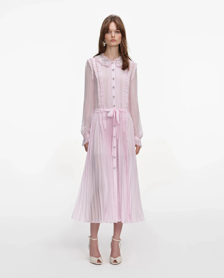 Jasnoróżowa plisowana sukienka midi