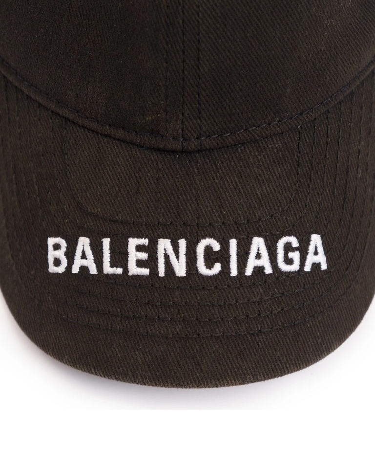 Czapka z daszkiem i kontrastowym logo