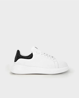 Skórzane sneakersy z czarnymi kryształami - Image #0
