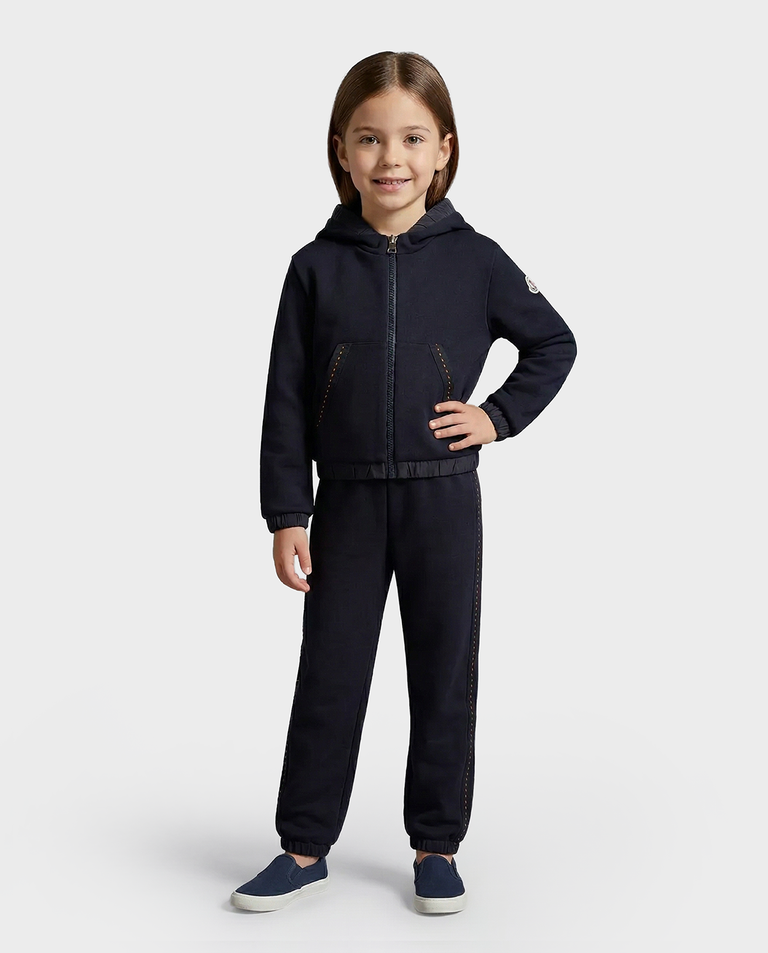 Granatowy dres z kapturem i logo