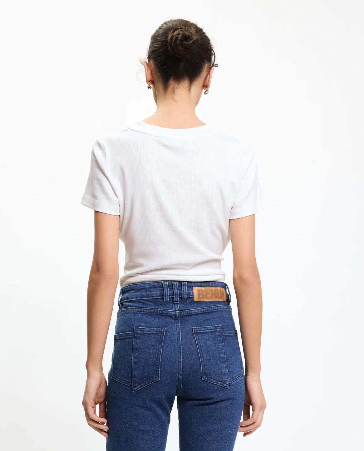 Biała koszulka z twistem - Image #2