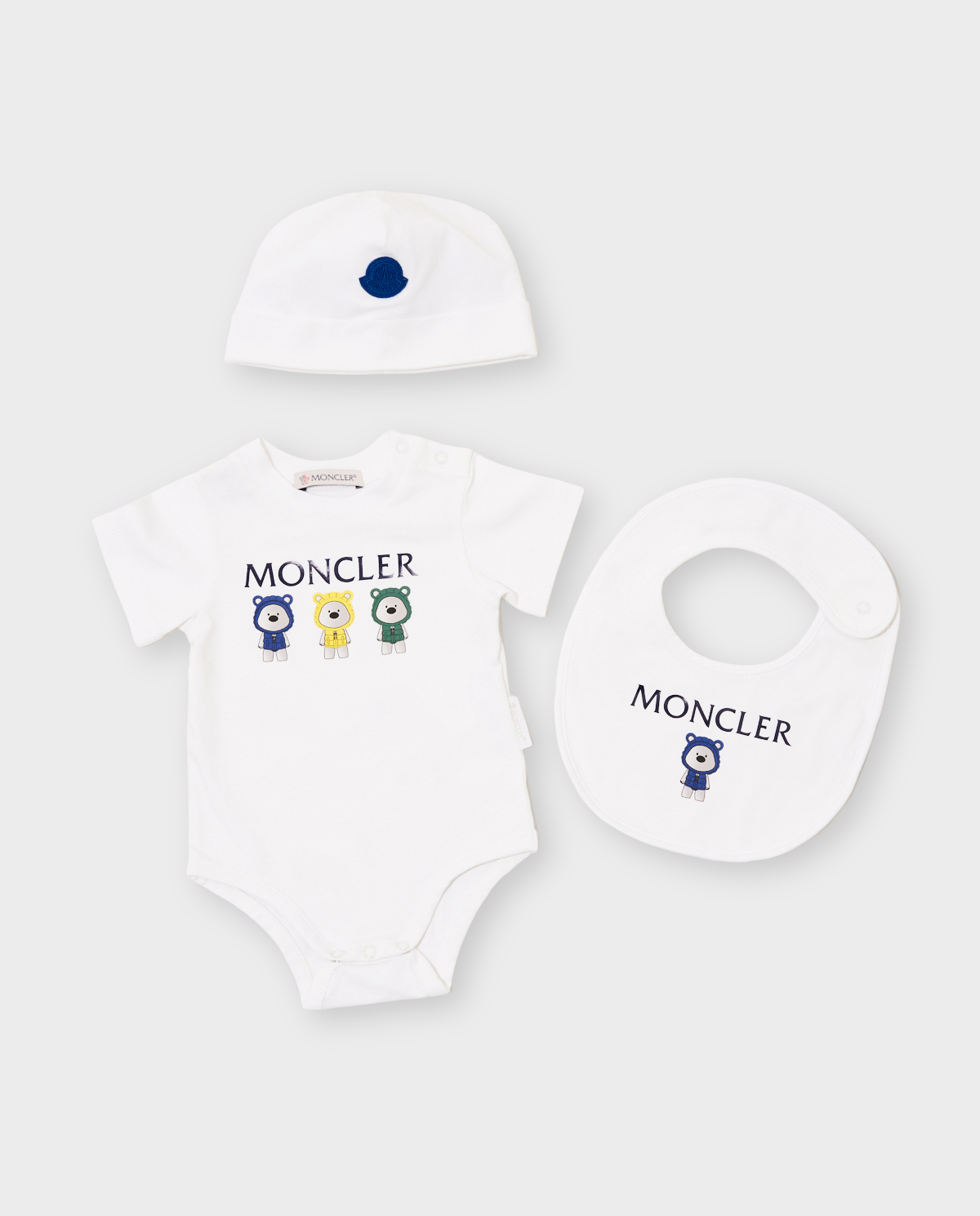 Białe śpioszki z czapką i śliniakiem - Image #0