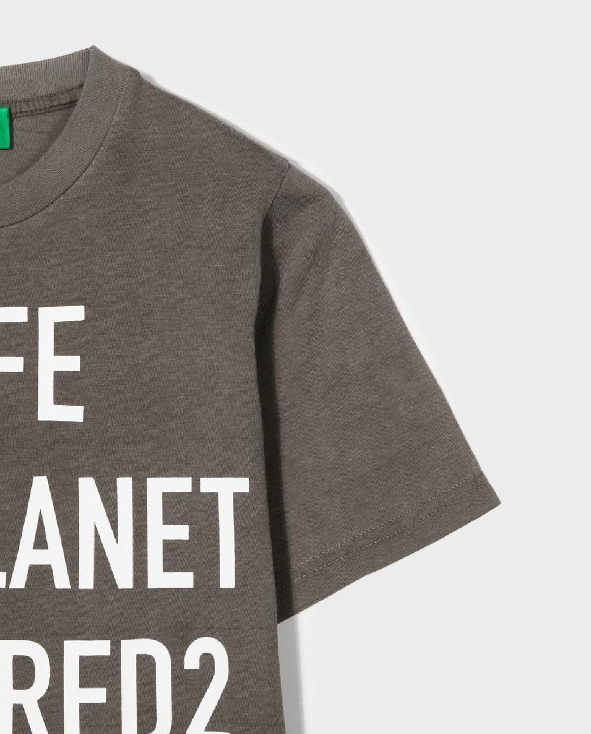 Bawełniana koszulka w szarym kolorze z nadrukami - Image #1