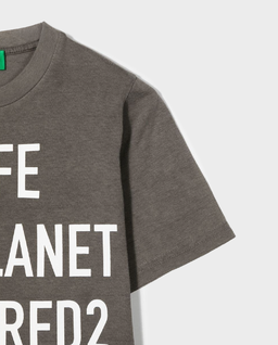 Bawełniana koszulka w szarym kolorze z nadrukami - Image #1