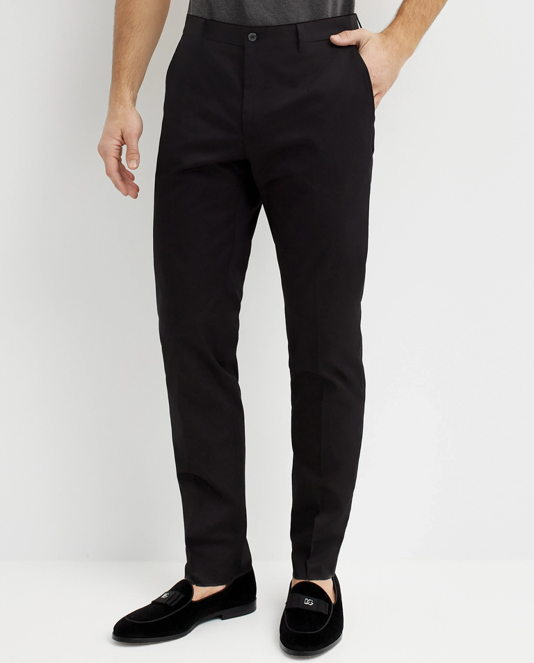 Czarne spodnie z haftowanym logo