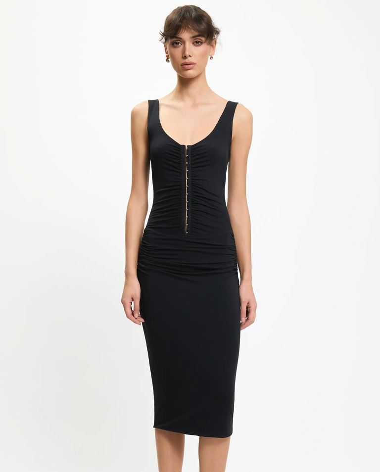 Czarna midi sukienka z haftkami