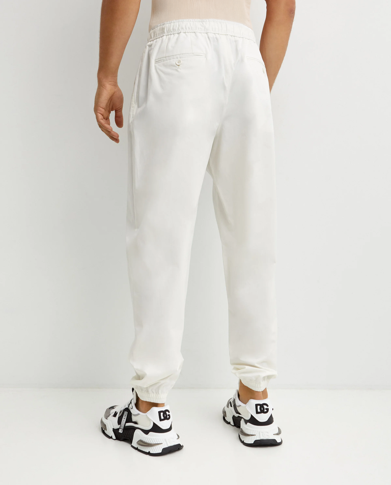 Białe spodnie jogger