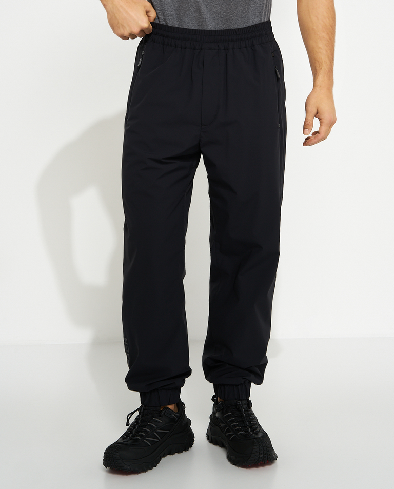 Czarne spodnie dresowe z kieszeniami