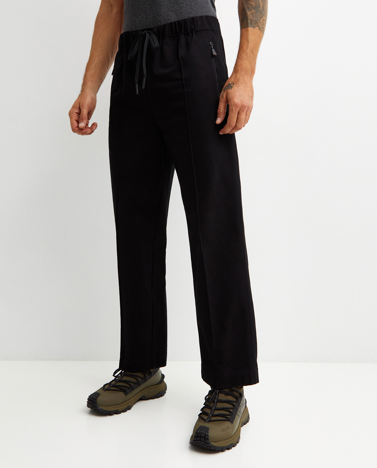 Czarne spodnie dresowe z logo