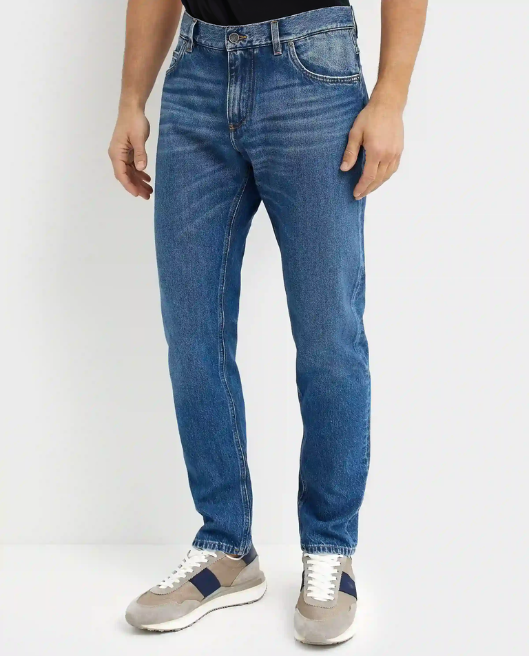 Jeansy slim-fit z  plakietką z logo