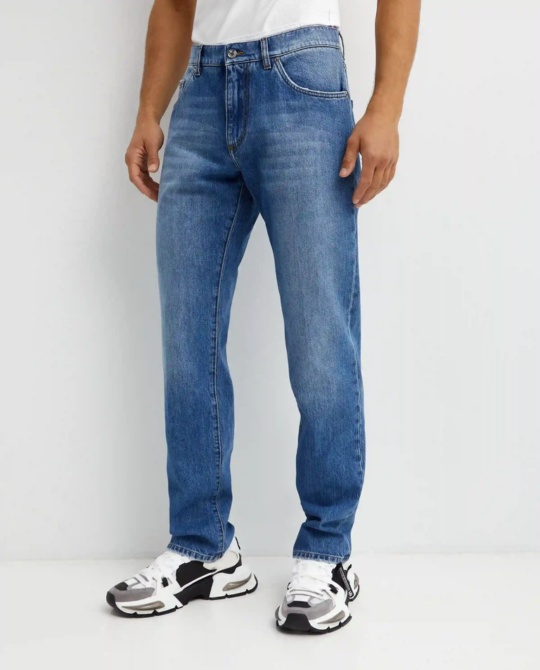 Klasyczne niebieskie jeansy