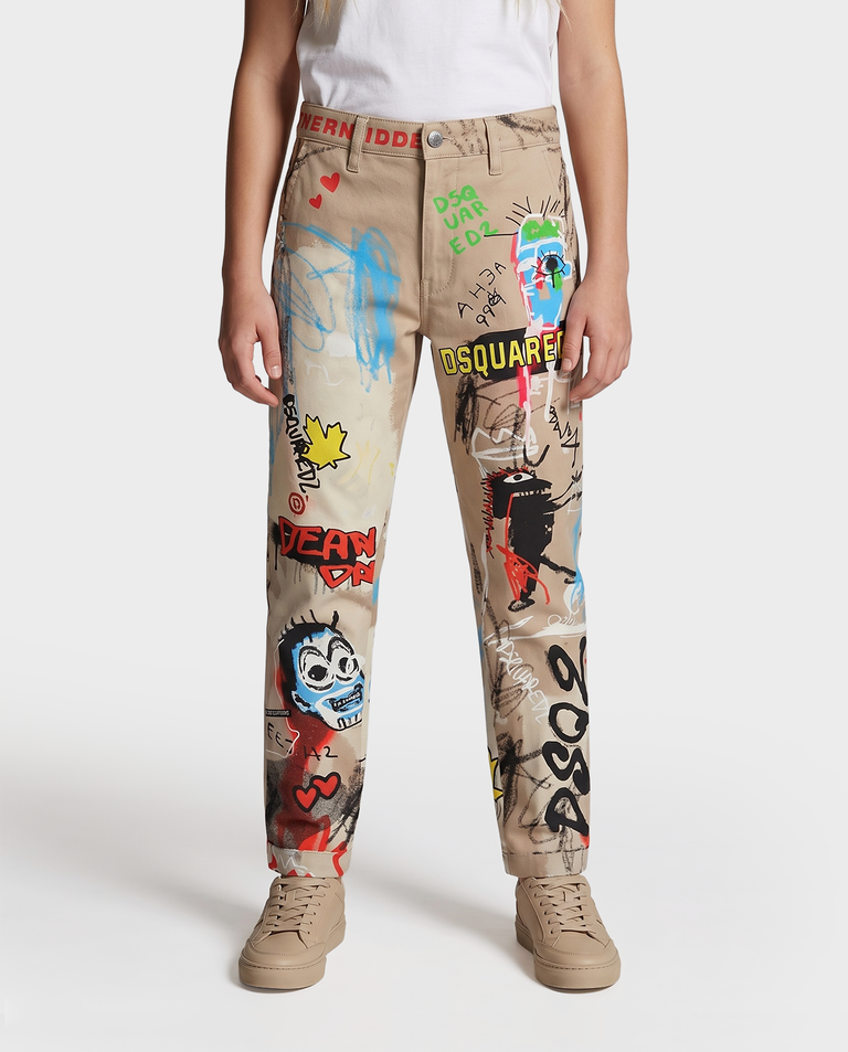 Beżowe spodnie z kolorowymi nadrukami