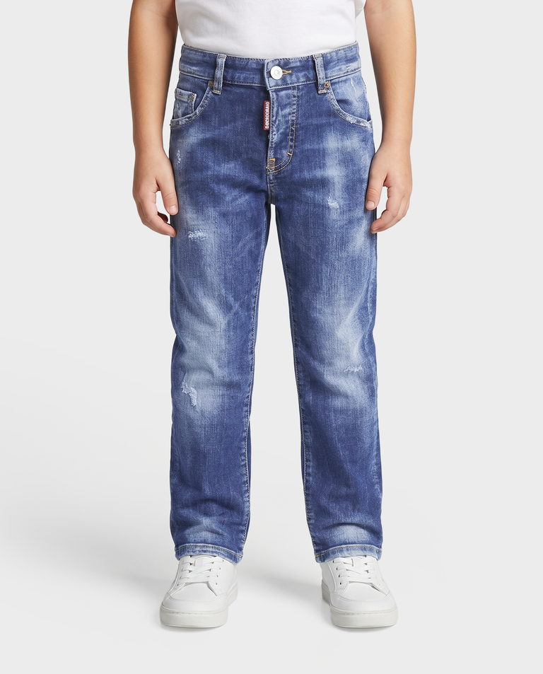 Niebieskie jeansy z przetarciami