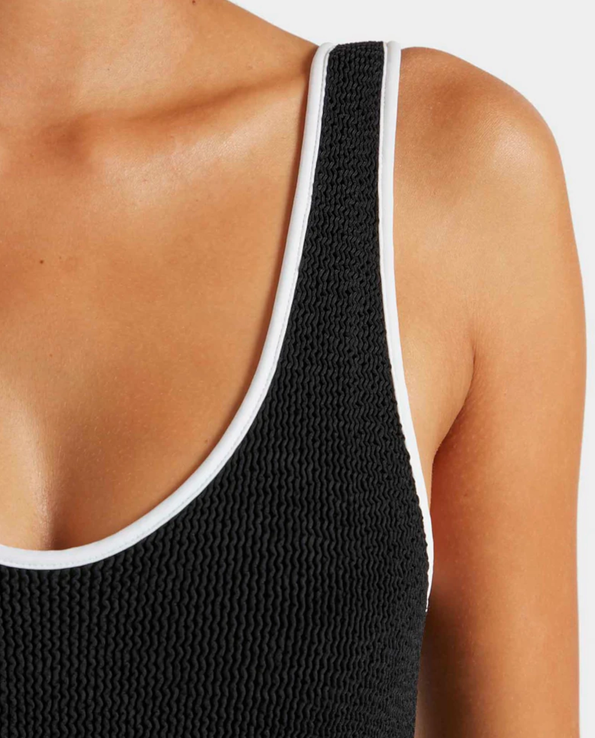 Czarny strój jednoczęściowy Coverage Faye - Image #4