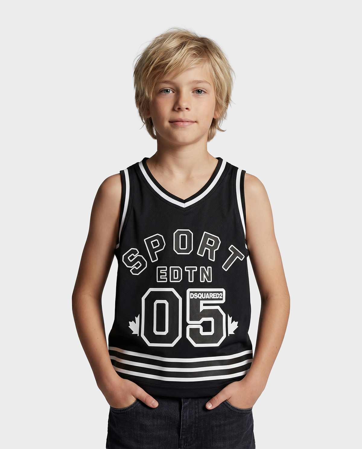 Czarny t-shirt z napisami - Image #0