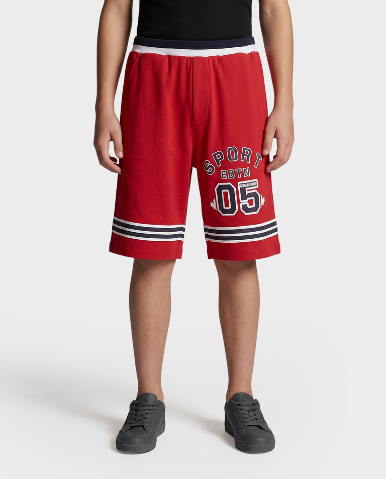 Czerwone spodenki z logo