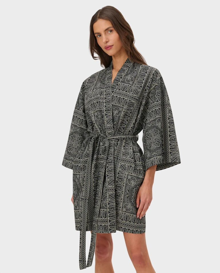 Czarne kimono z nadrukiem bandany Liu