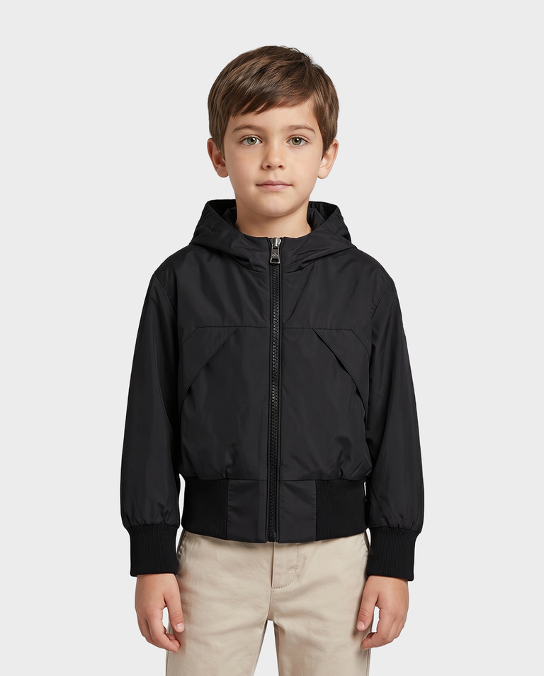 Czarna kurtka z kapturem