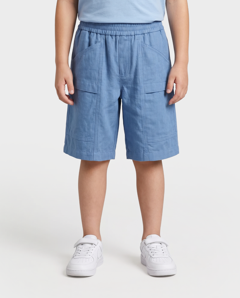 Niebieskie bermudy z kieszeniami