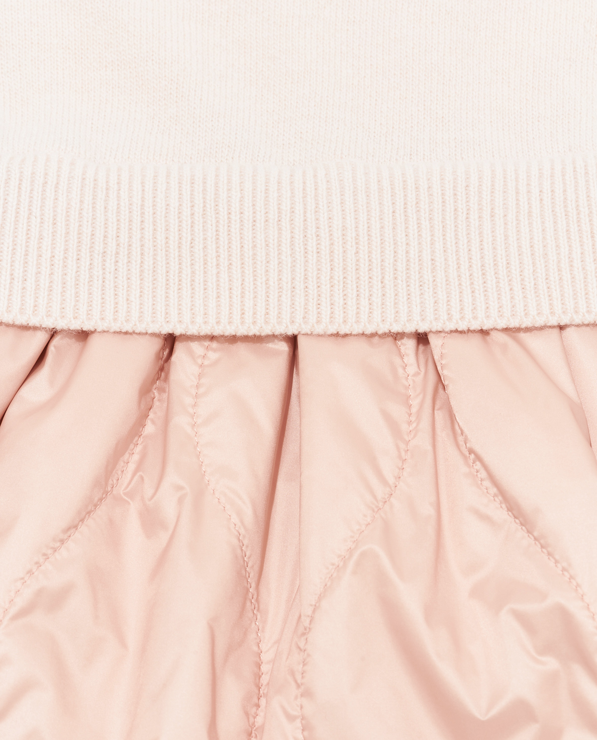 Różowa sukienka z pikowaniem - Image #4