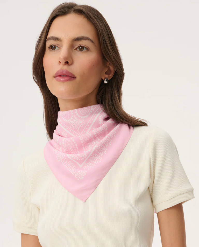 Różowa bandana z pirntem