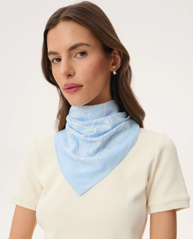 Błękitna bandana z printem