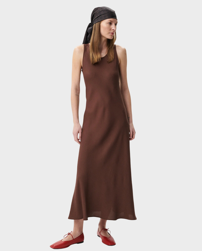 Brązowa sukienka z wycięciem na plecach Ravelle