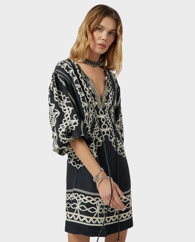 Czarna mini sukienka z haftami Portofina