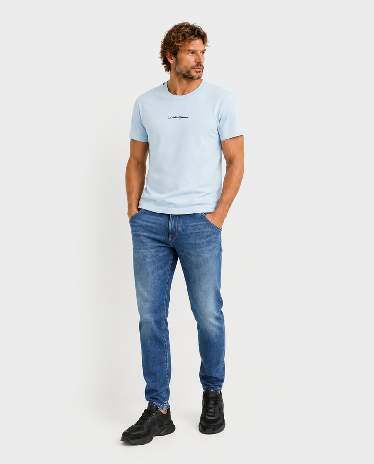 Jasnoniebieski t-shirt z logo