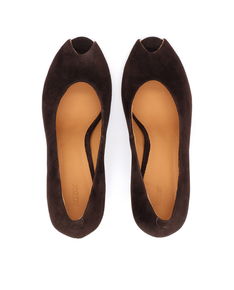 Brązowe czółenka peep toe z zamszu Maeve - Image #4