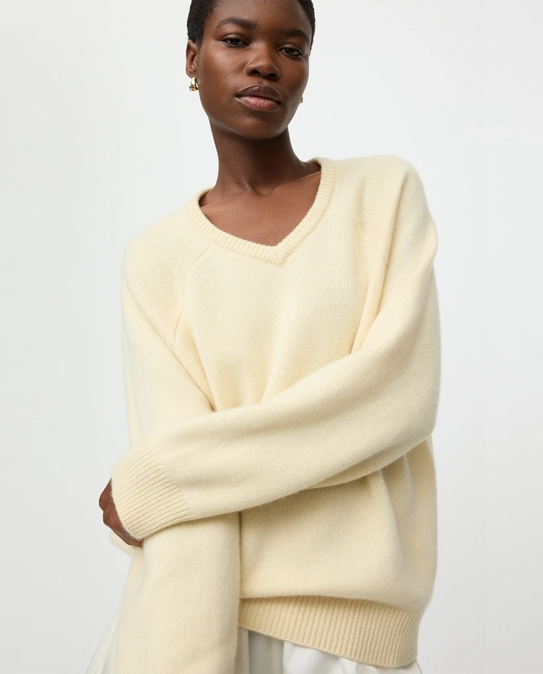 Kaszmirowy jasnożółty sweter oversize - Image #4