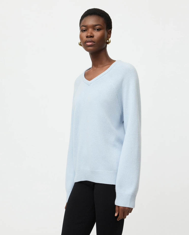 Kaszmirowy błękitny sweter oversize