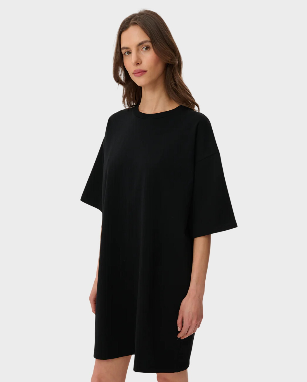 Czarna sukienka o t-shirtowym kroju Victoria - Image #0