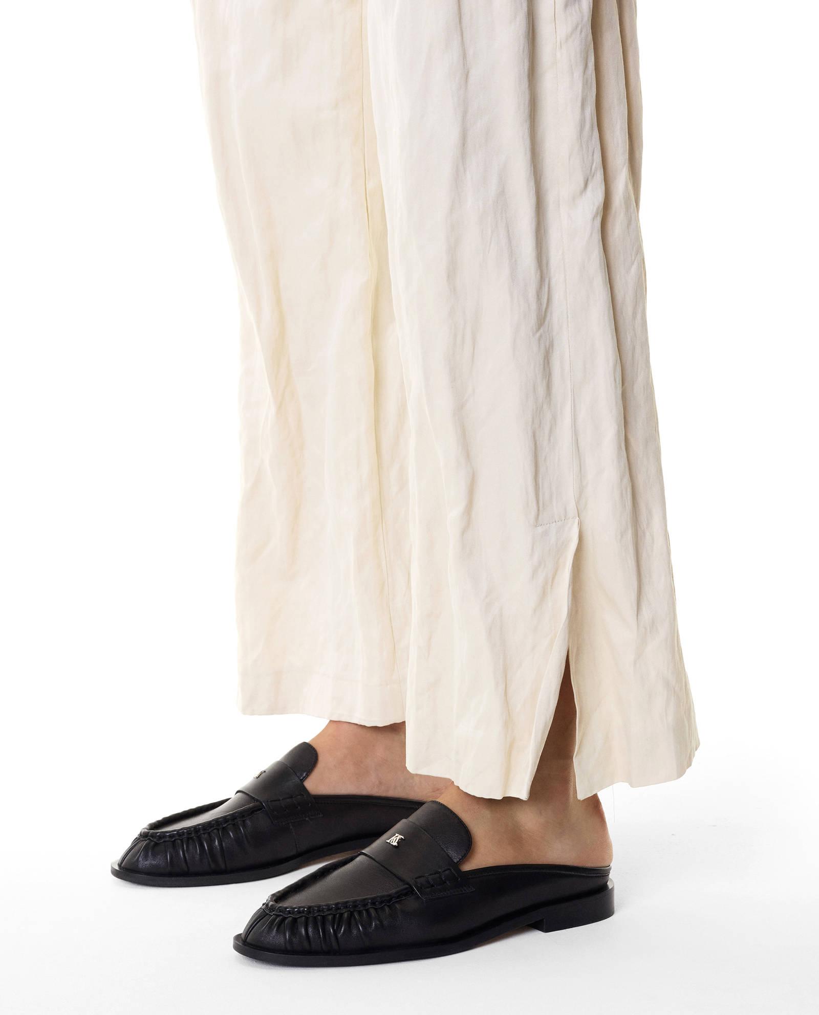 Czarne klapki w stylu loafersów  KS OLZA - Image #1