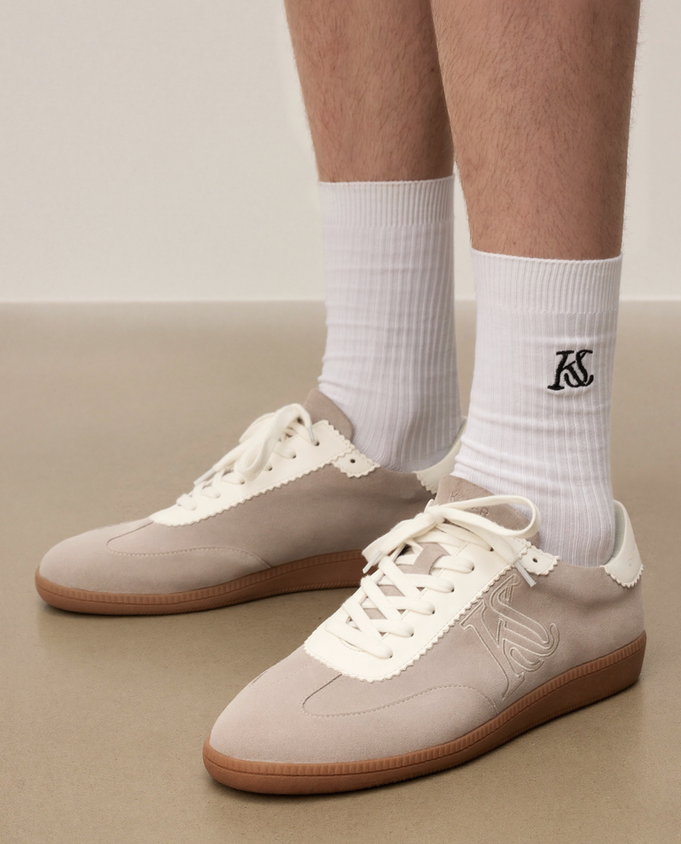 Sneakersy o linii retro z kontrastem faktur KS ALEXIS