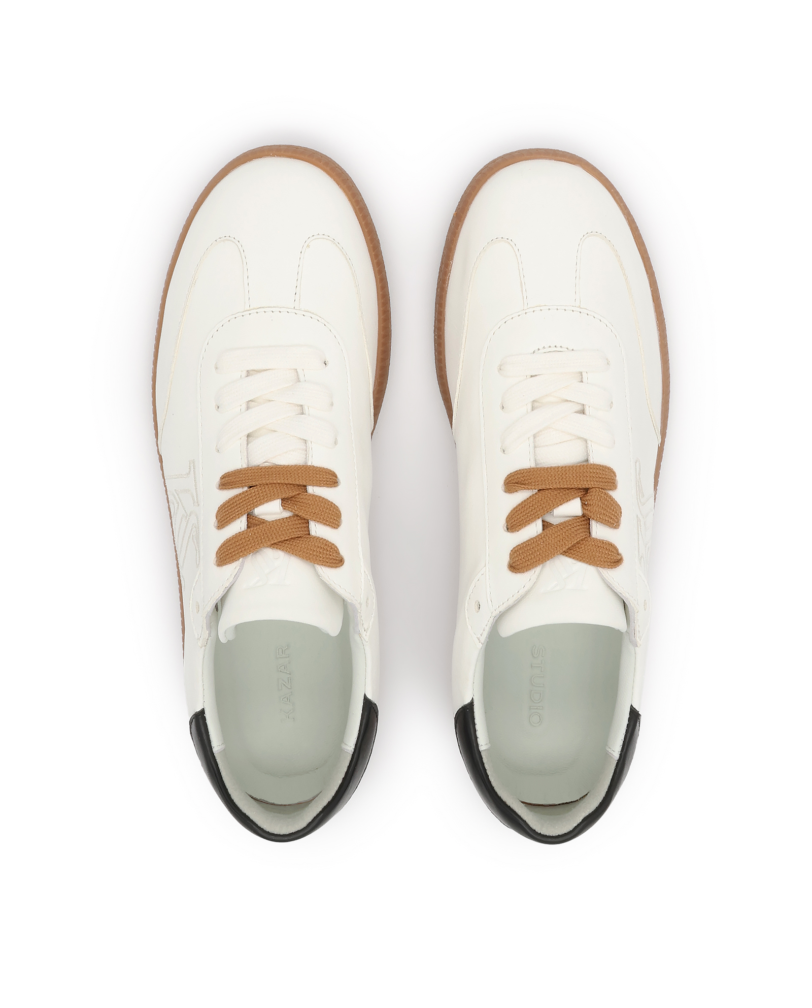 Białe sneakersy ze skóry naturalnej z czarnym zapiętkiem KS ALEXIS - Image #5