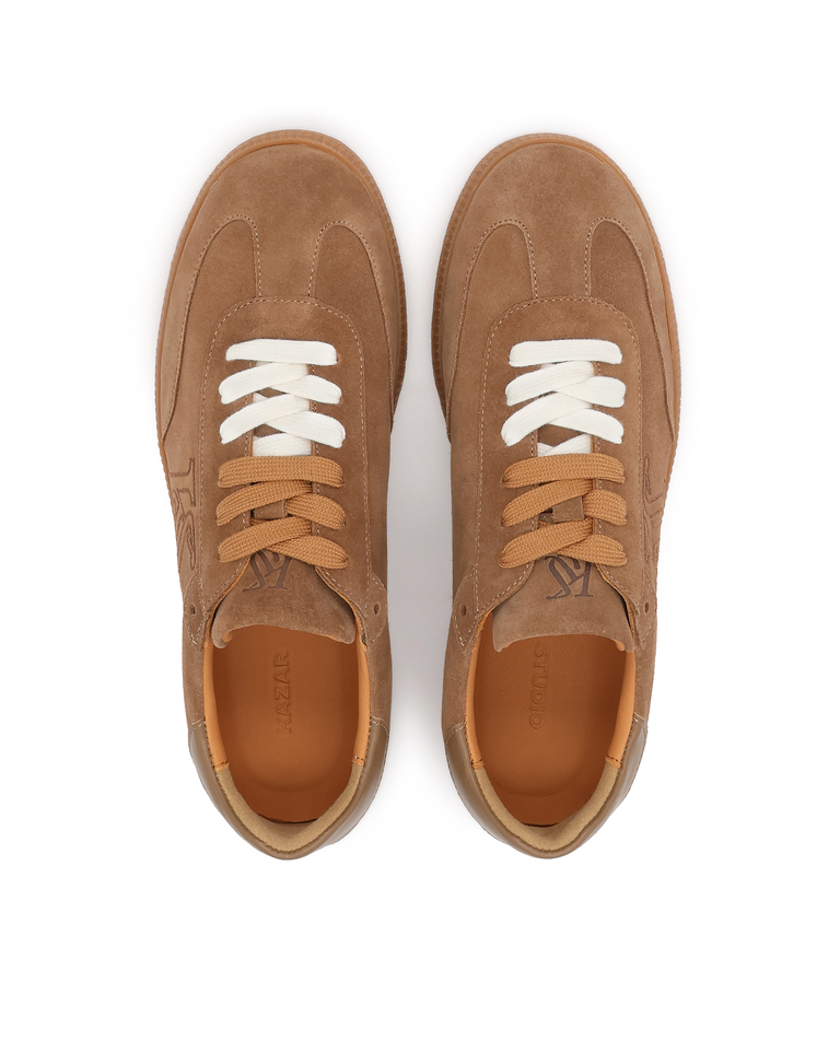 Sneakersy z jasnobrązowego zamszu z haftem KS ALEXIS - Image #5