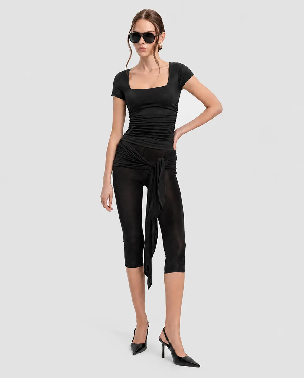 Czarne legginsy z wiązaniem Liv Capri - Image #1