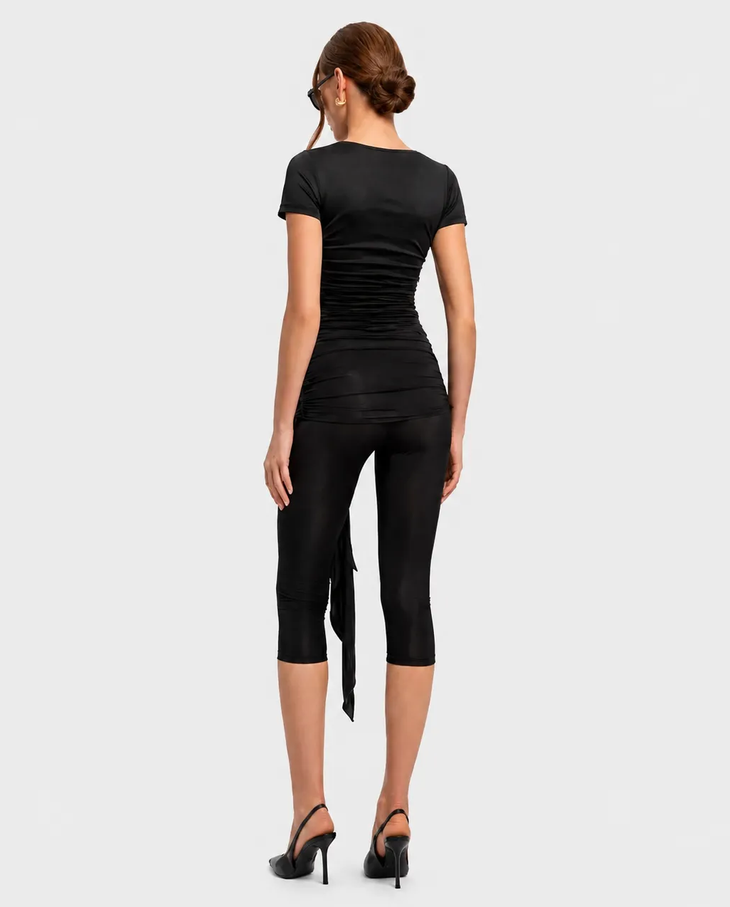 Czarne legginsy z wiązaniem Liv Capri - Image #3