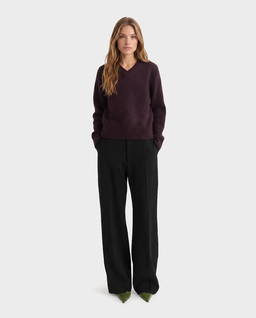 Burgundowy sweter z dekoltem w serek - Image #2