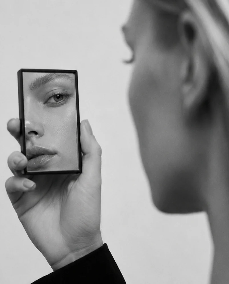 Czarne lusterko kompaktowe BEAUTY CHECK