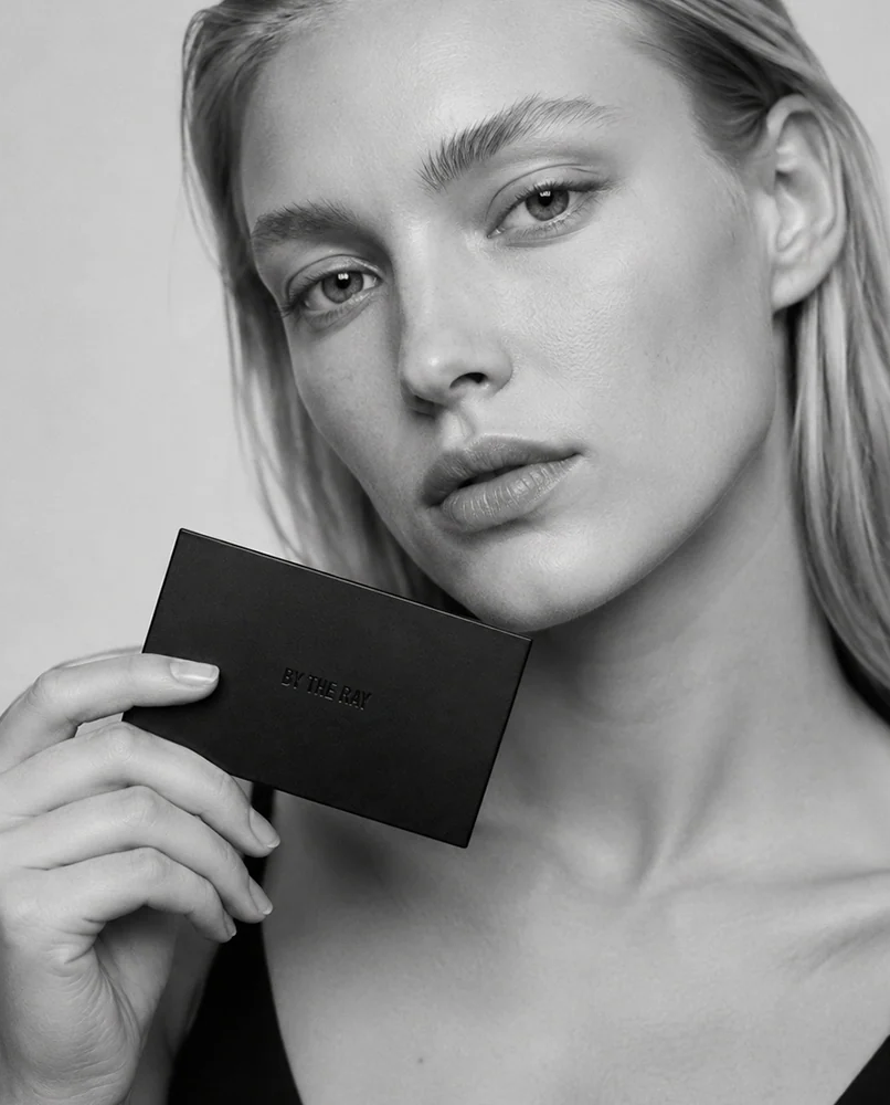 Burgundowe lusterko kompaktowe BEAUTY CHECK - Image #1