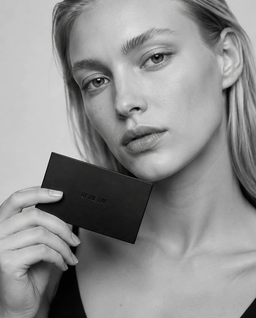 Burgundowe lusterko kompaktowe BEAUTY CHECK - Image #1