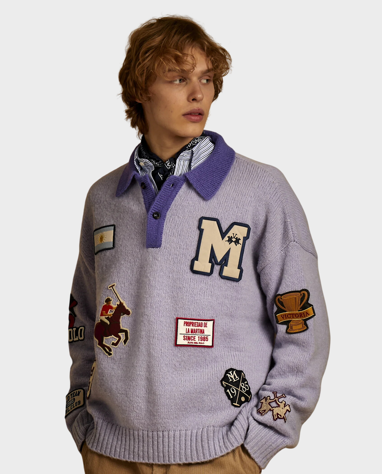 Fioletowy sweter polo z naszywkami