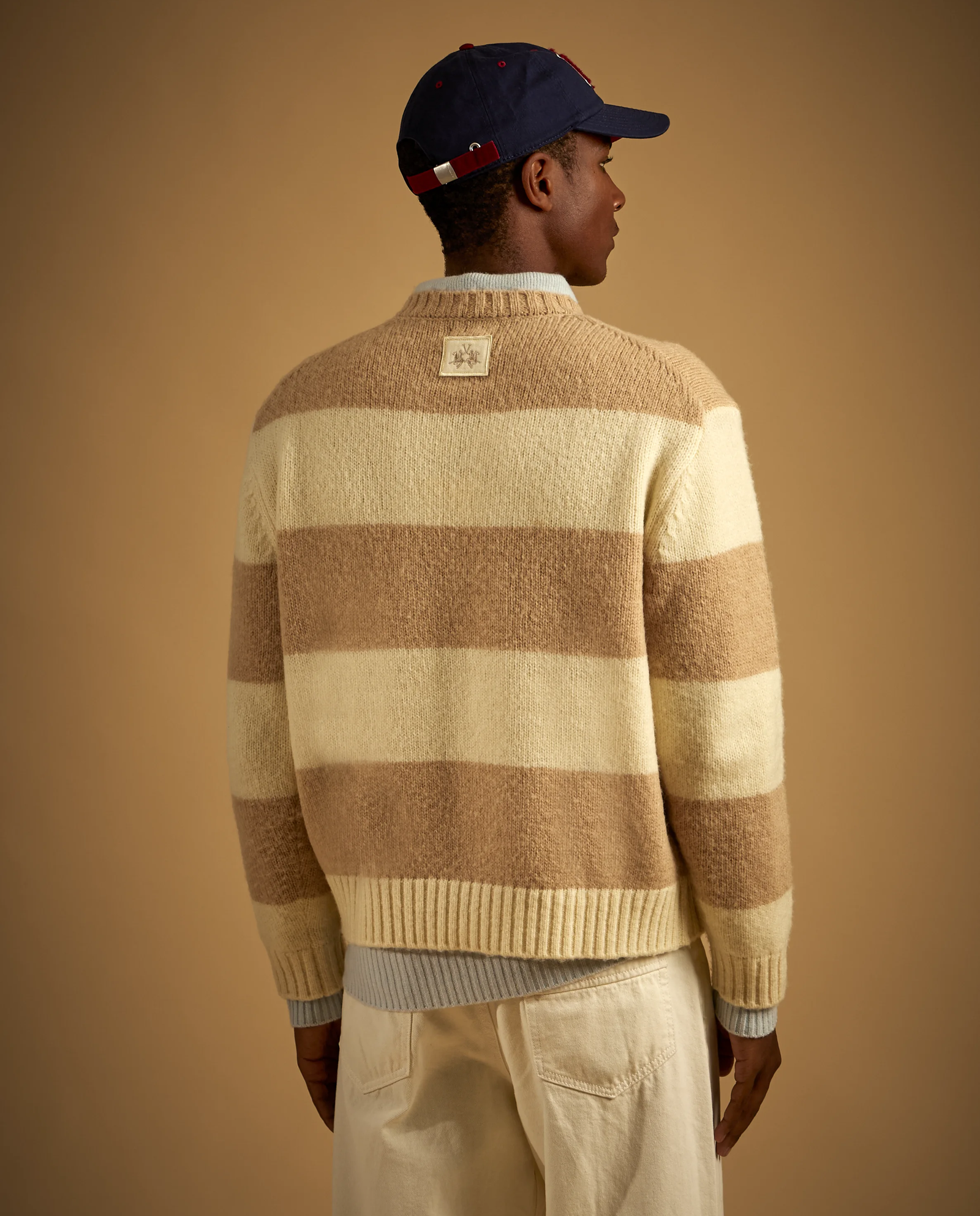 Kremowy sweter w paski - Image #3