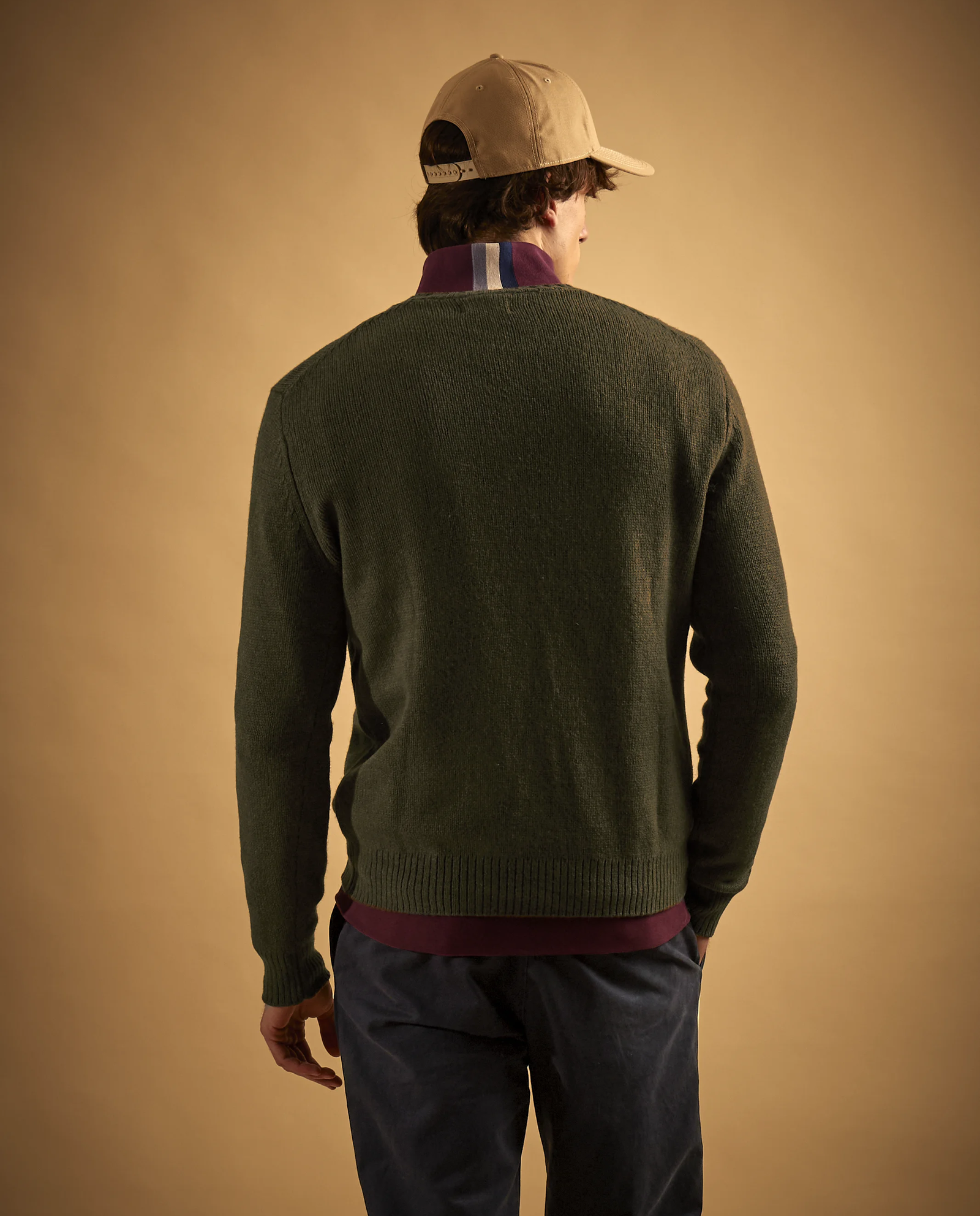 Oliwkowy sweter z haftowanym logo - Image #3