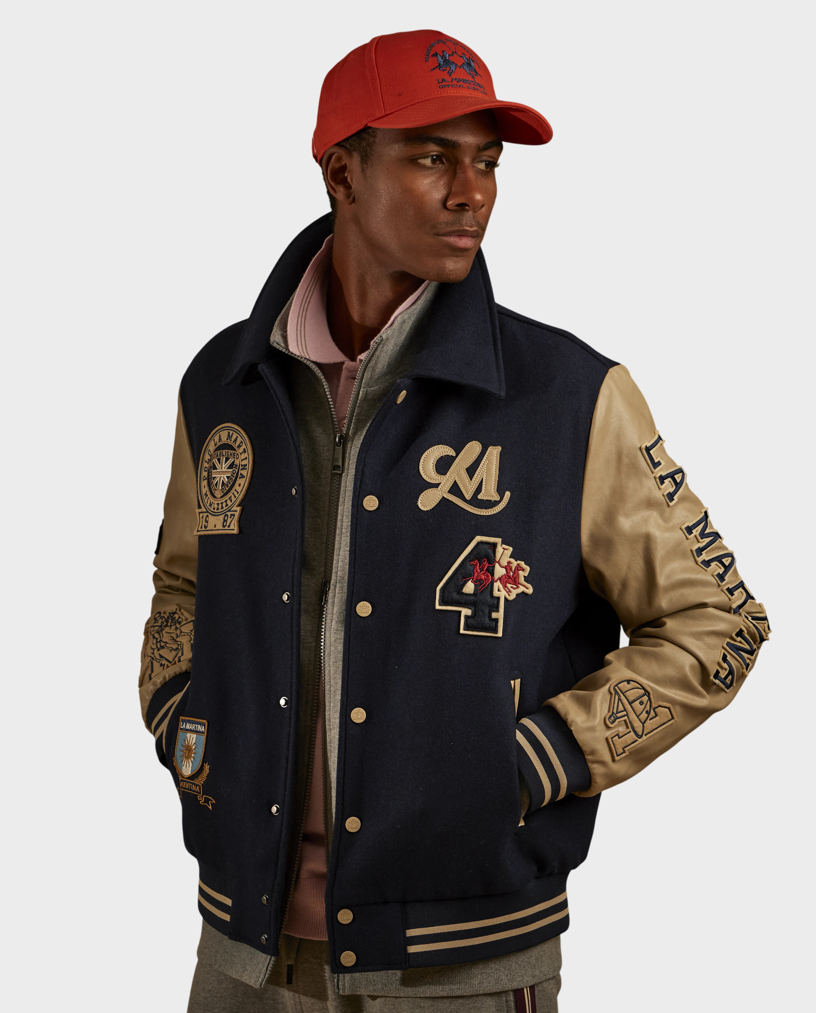 Granatowa kurtka typu bomber z naszywkami - Image #1