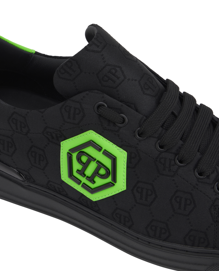Czarne sneakersy z monogramem - Image #2