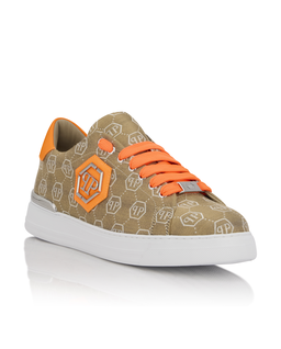 Beżowe sneakersy z monogramem - Image #1