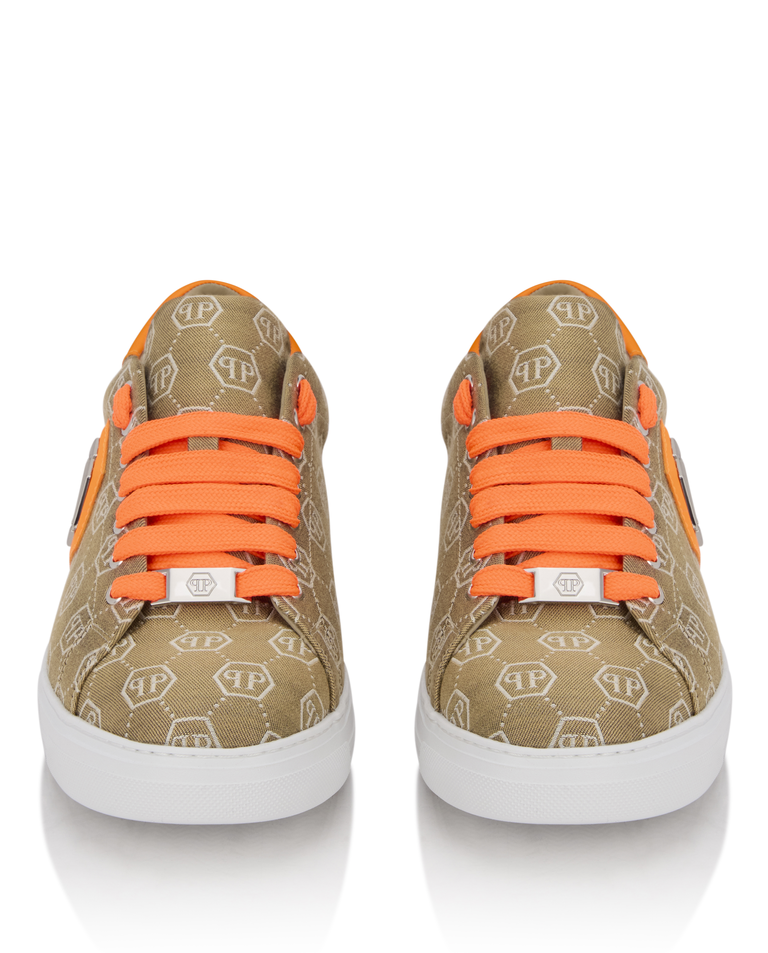 Beżowe sneakersy z monogramem - Image #6